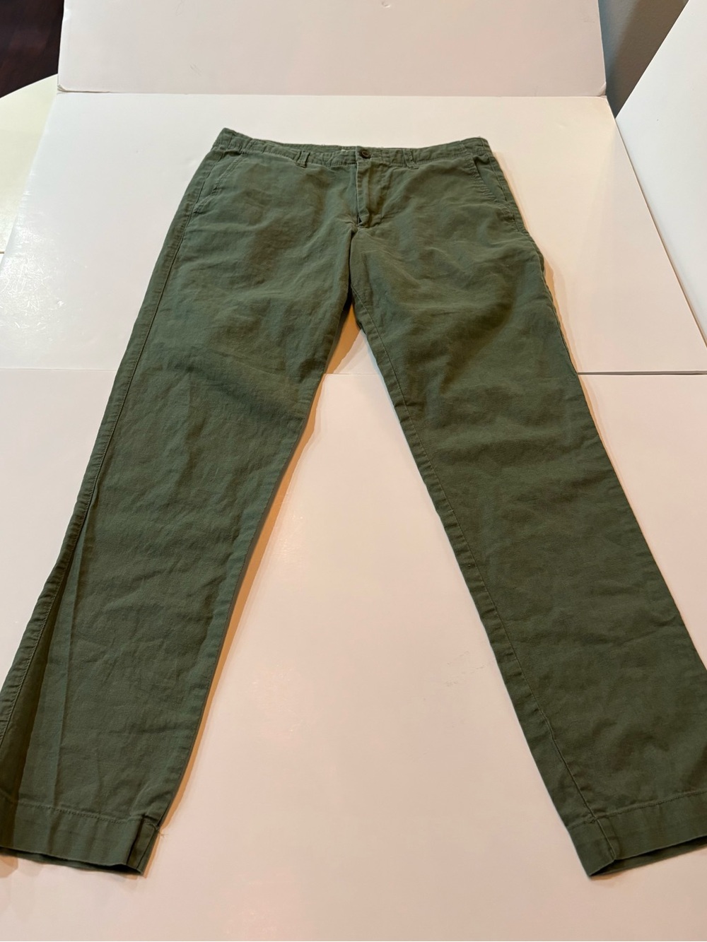 Gap Men's Olive Green Straight-Leg Pants size 32x32 slim, 55% linen, 45% cotton